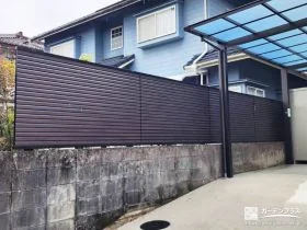 上品なデザインの目隠しフェンスを設けプライバシーを守った工事