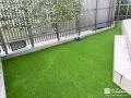 お子様がのびのび走り回って遊べる人工芝を敷設したお庭工事