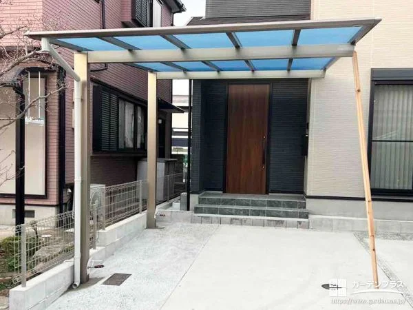 片側支持タイプですっきり動線を確保したカーポート設置工事