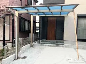 片側支持タイプですっきり動線を確保したカーポート設置工事