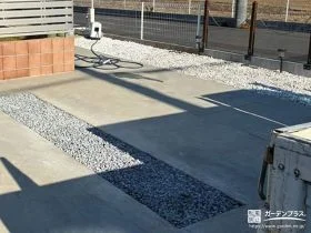 明るいカラーの砂利で雑草対策[施工後]