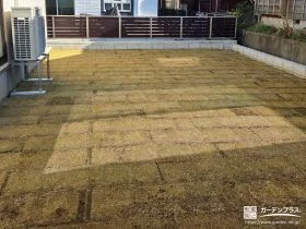 お庭に高麗芝を敷き犬走りには瓦チップを入れたナチュラルな工事