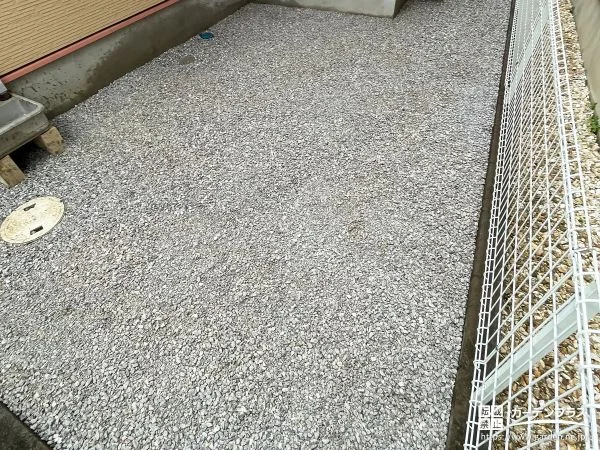 No.28267 雑草が生えて使いにくかったお庭を砂利敷きで美しく整えた工事[施工後]