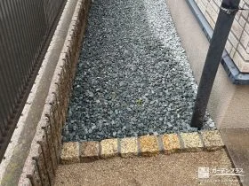 沈下していたコンクリートの犬走りを砂利で整えたリフォーム工事