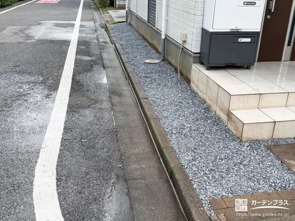 防草シートと砂利の敷設でお住まい周りの雑草対策をした工事