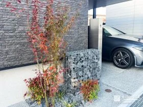 オスポールとガビオンがつくるスタイリッシュな門まわり