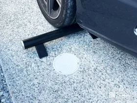 スタイリッシュな車止め