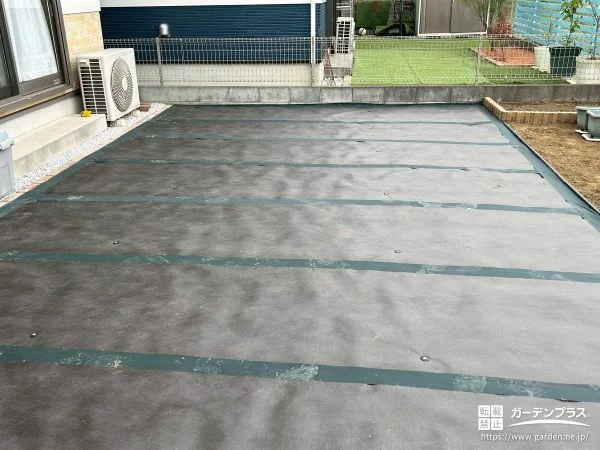 No.28287 人工芝の敷設に向けた下地の整備と犬走りへの雑草対策工事[施工後]