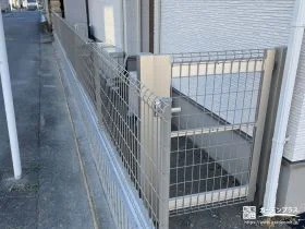 門扉とメッシュフェンスで安心感を高めた敷地境界整備工事