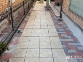 インターロッキングでカラフルに仕上げた玄関アプローチ工事