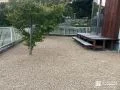 雑草のお悩みを解消するの温かみあるカラーの砂利敷き工事