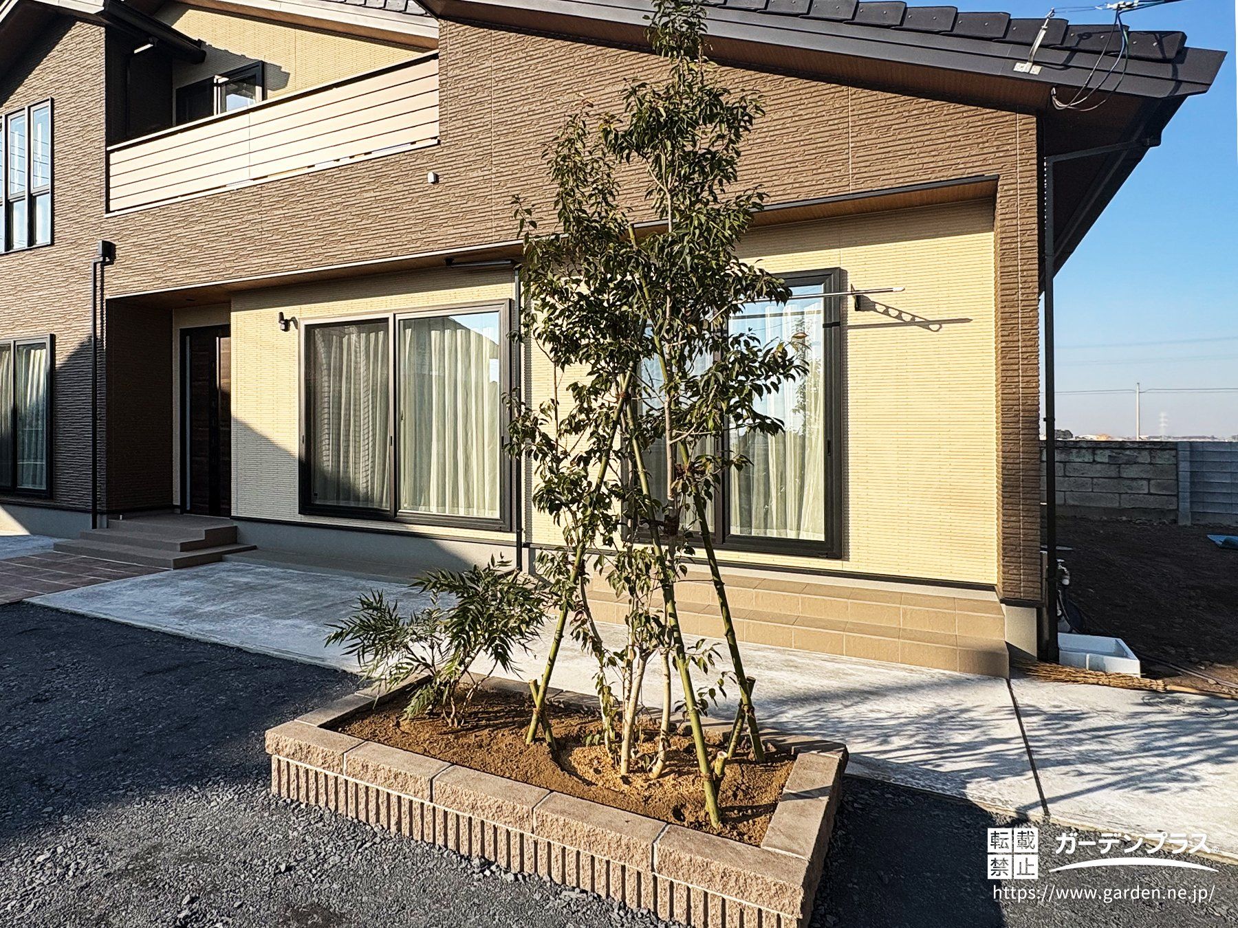 さりげなく視線を遮る植栽スペース