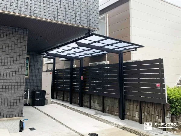 ブラックで統一したスタイリッシュな屋根と目隠しを設置した工事