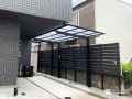 ブラックで統一したスタイリッシュな屋根と目隠しを設置した工事