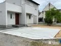 土間コンクリートで平らに整えたアプローチと駐車スペース工事