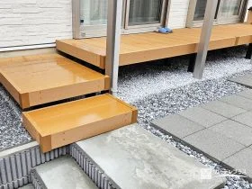 リビングの延長として活用できる、憩いのウッドデッキ[施工後]