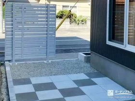 道路側からの視線をカットする高尺の目隠しフェンス[施工後]