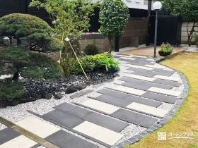 2種類の幅の平板をベースつくりあげる和モダンな園路[施工後]