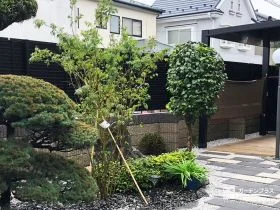 和モダンの庭にプラスしたイロハモミジ