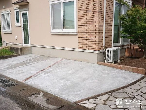 レンガ目地であたたかみあるアクセントを加えた駐車スペース工事