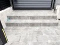 室内とお庭をスムーズに繋ぐタイルステップ
