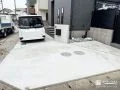 駐車スペースを広く確保する門柱配置のセミクローズの新築外構