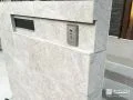 凹凸を抑えたノイズレスな門柱デザイン