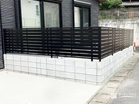 リビング前でも落ち着いて過ごせる環境を整える目隠しフェンス[施工後]