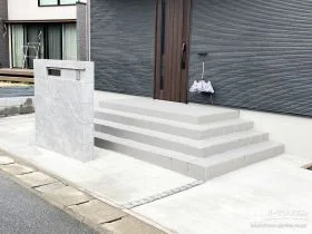 動線も景観もすっきり美しく。シンプルモダンのセミクローズ外構