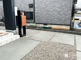 安心感と歩きやすさを大切にした、迷わない動線のアプローチ[施工後]