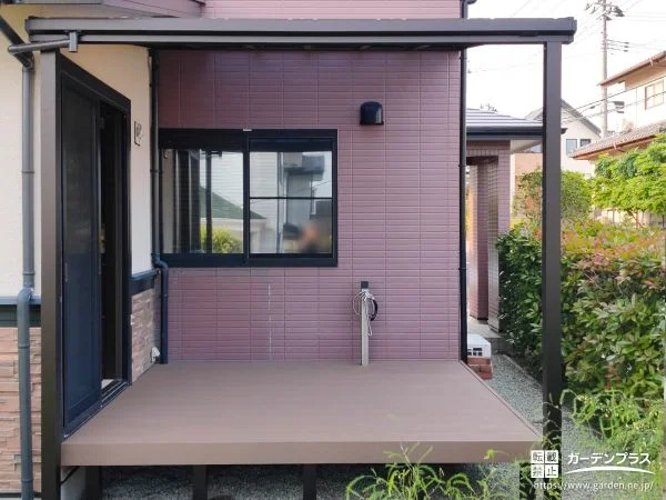 経年劣化したデッキを撤去し新しい屋根付きデッキを設置した工事