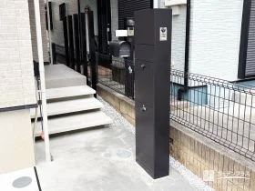 住まいの“顔”を引き締めるスマートな機能門柱[施工後]