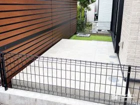 隣家との距離が近くても落ち着く庭[施工後]