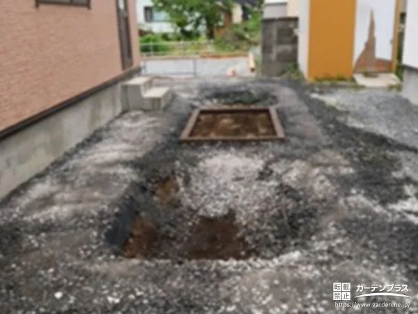 化粧ブロックで囲んでつくった花壇がポイントとなるお庭工事