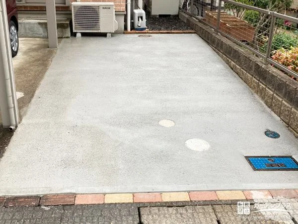 駐車スペースに隣接した芝部分にコンクリートを打設した工事