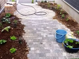 円形の石畳が描く、お庭のテラス[施工後]