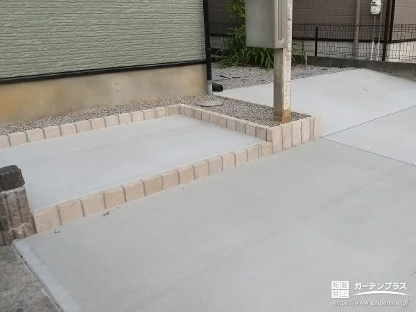 植栽スペースを撤去してレンガで段差を整えた駐車スペース工事