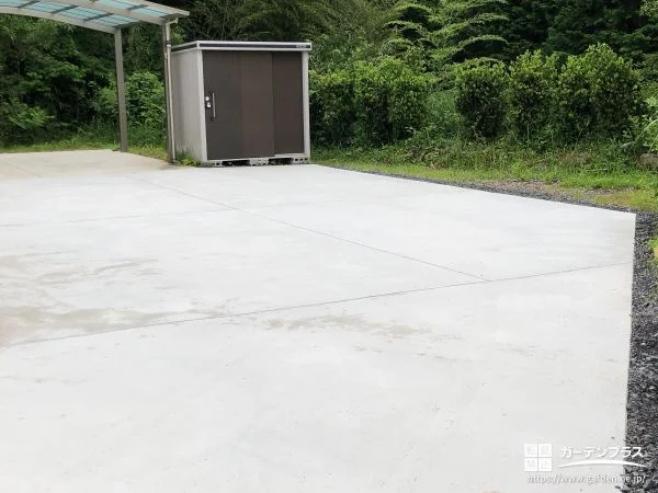 広々とした駐車スペースに土間コンクリートを打設した工事