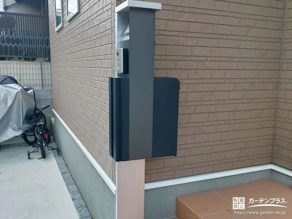 生活動線の邪魔をしないコンパクトな機能門柱を設置した工事