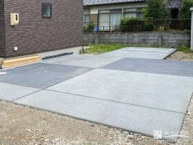 透水性コンクリートを打ち水はけ良い駐車スペースをつくった工事