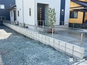 目立たず整う境界と足元[施工後]