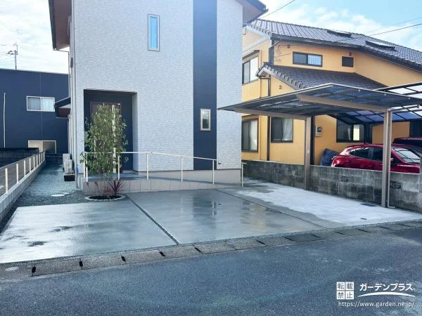 No.28427 玄関のスロープが安心のシンプルでローメンテナンスな新築外構[施工後]