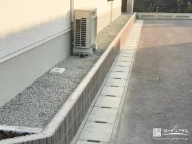 見せる部分は美しく整えた化粧ブロックの土留め[施工後]