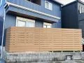 視線をやわらかく遮る木調目隠しフェンス