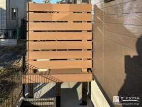 フェンスつきで快適にお過ごしいただけるウッドデッキ[施工後]