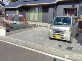 インターロッキングで足元にリズムをプラスした駐車スペース工事