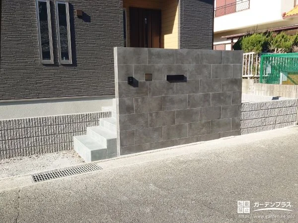 タイル張り門柱と玄関ポーチ階段の増設で整えた新築外構工事