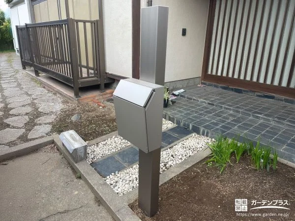 スリムな形状の機能門柱