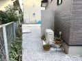 建物まわりをすっきり整えた犬走り