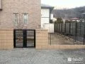落ち着いた印象の造作門柱とフェンスで整える敷地境界工事
